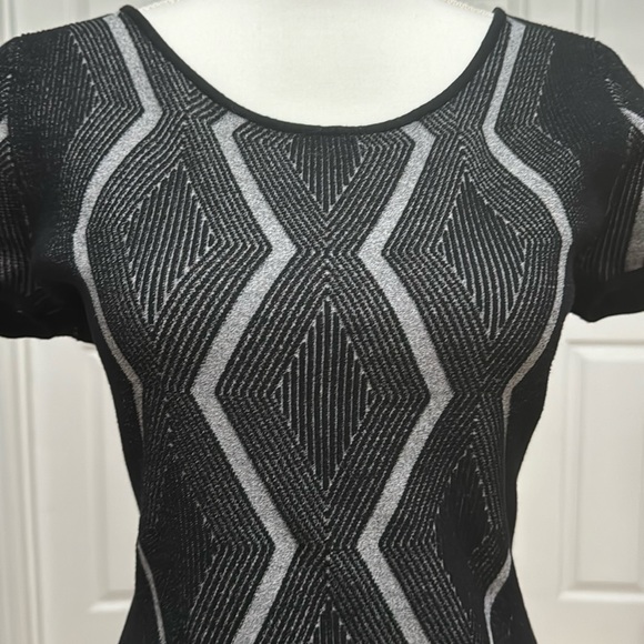 Noir Sophisticated & Sexy Mini Dress Textured Geometric Design w/Stretch Sz Med - Picture 3 of 6